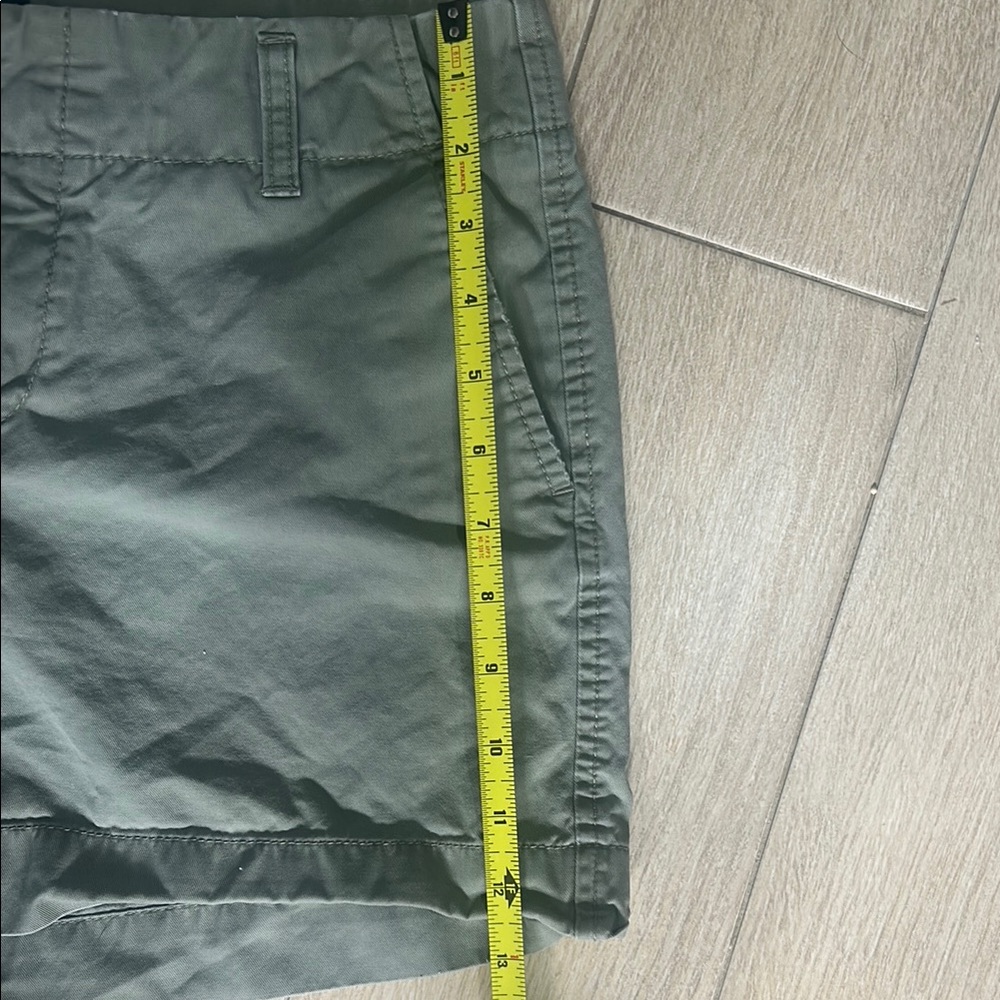 GAP Army Green Bermudas Relaxed Fit Shorts - Picture 4 of 5